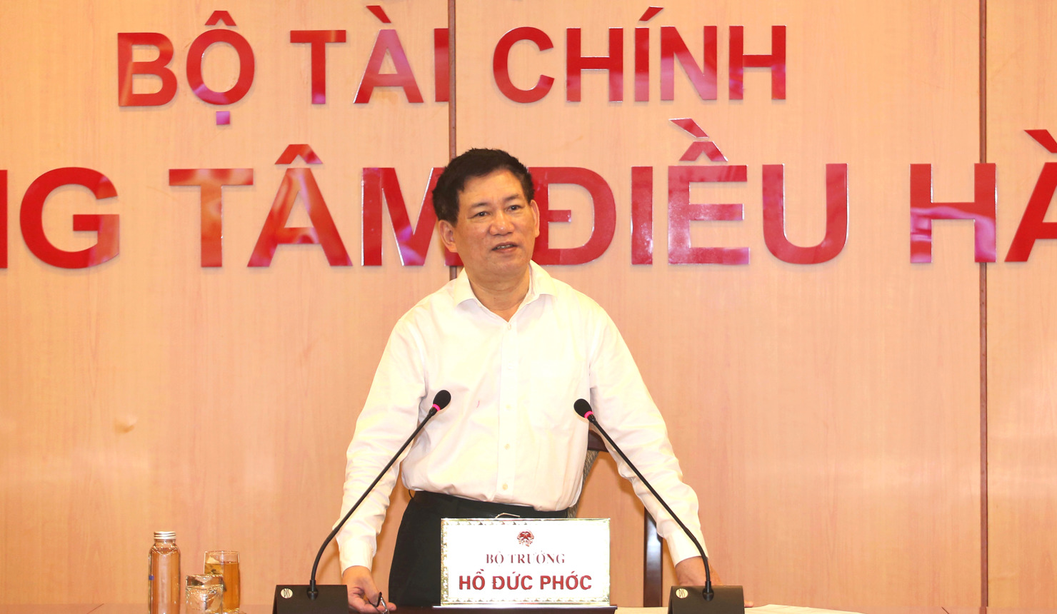 Bộ trưởng Bộ Tài chính Hồ Đức Phớc chủ trì hội nghị.