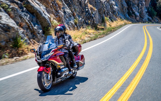 Honda Gold Wing phiên bản màu Đỏ Đen Bạc