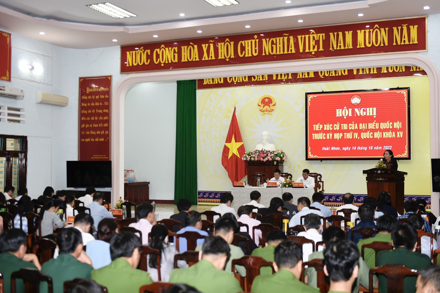 Toàn cảnh cuộc tiếp xúc.