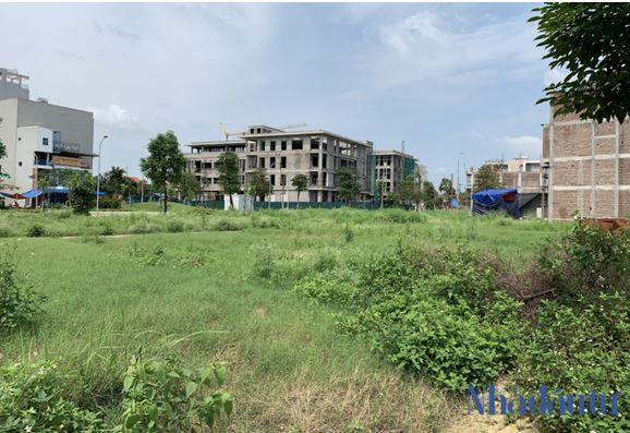  Đất có sổ đỏ, đất nền đầy đủ pháp lý vẫn sẽ là "con gà đẻ trứng vàng" của thị trường bất động sản. Nguồn: nhadautu.vn