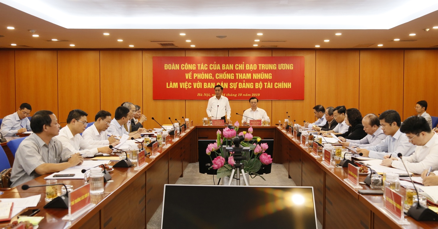 Toàn cảnh buổi làm việc.