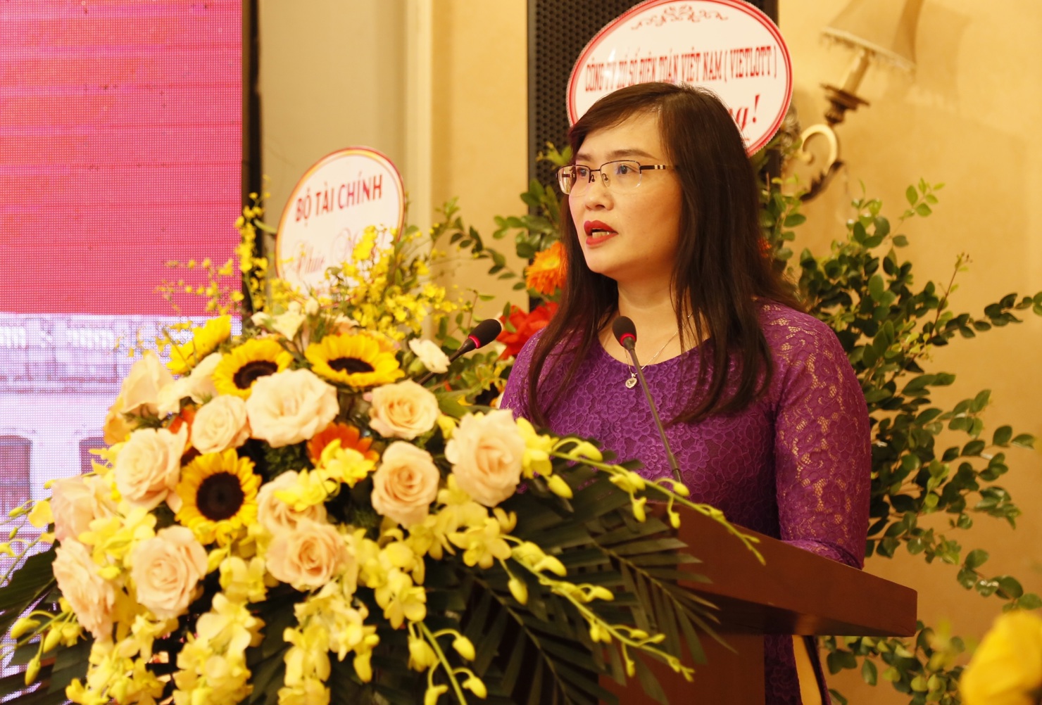 TS. Trịnh Thanh Huyền - Ph&oacute; Viện trưởng phụ tr&aacute;ch Viện Đ&agrave;o tạo Quốc tế ph&aacute;t biểu tại buổi lễ.