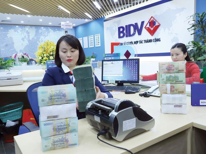 Tính đến cuối tháng 9/2020, tín dụng toàn hệ thống tăng 6,09%. Ảnh: Đức Thanh