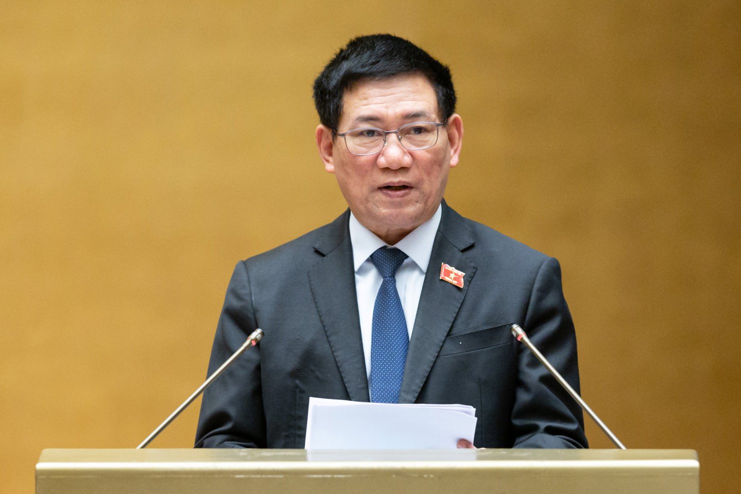 Bộ trưởng Bộ Tài chính Hồ Đức Phớc trình bày Tờ trình về dự án Luật Giá (sửa đổi). Ảnh: quochoi.vn