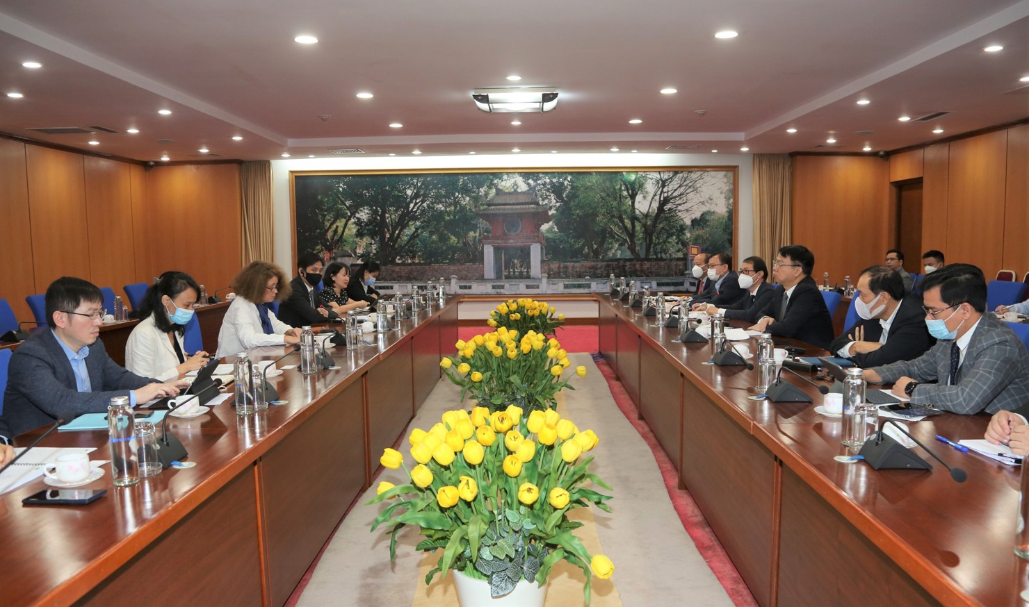 Toàn cảnh cuộc làm việc.