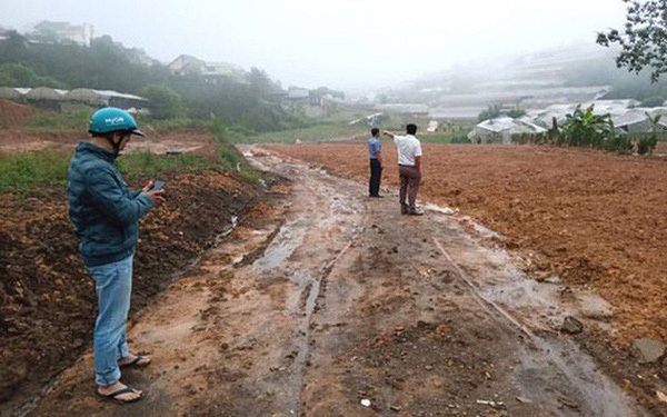 Tình trạng san, gạt đất, rao bán sang nhượng đất rừng, đất nông nghiệp vẫn diễn ra rầm rộ. Nguồn: internet