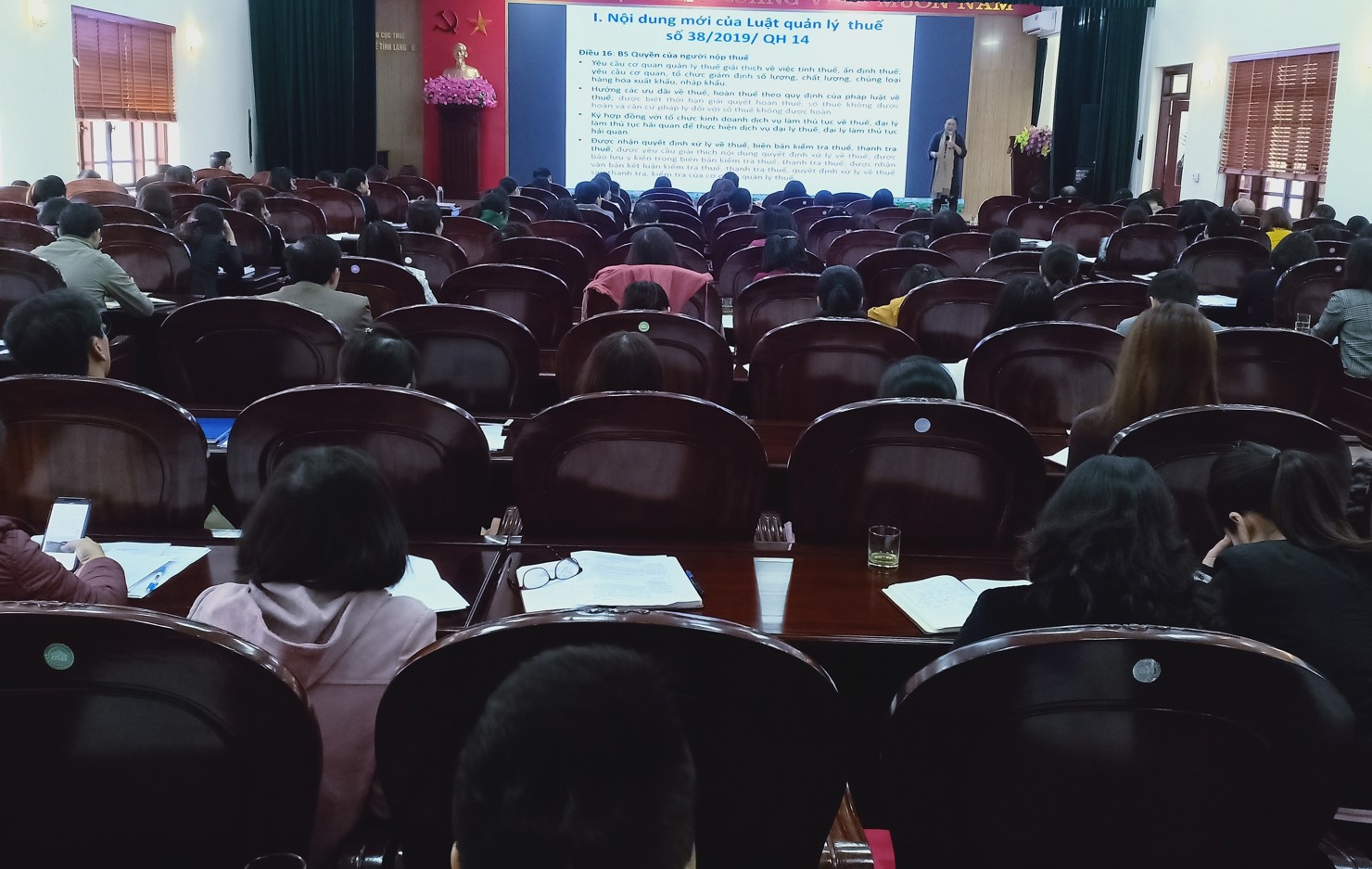 Quang cảnh hội nghị.