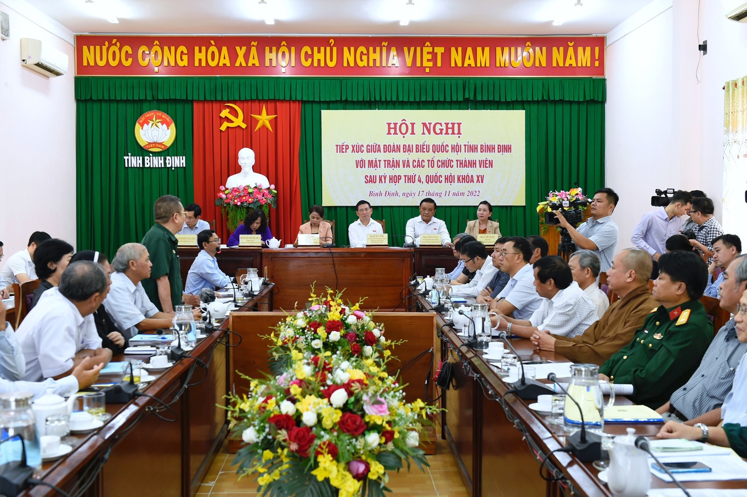 Bộ trưởng Bộ Tài chính Hồ Đức Phớc và đoàn ĐBQH tỉnh Bình Định tiếp xúc cử tri tại Mặt trận Tổ quốc tỉnh.