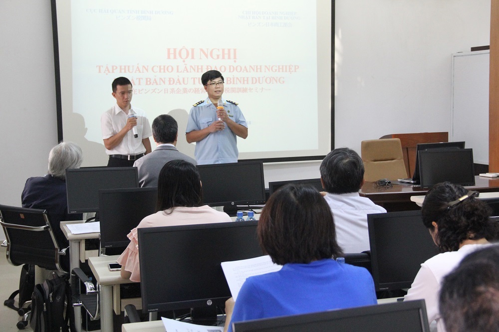 Ông Nguyễn Trường Giang – Phó Cục trưởng Cục Hải quan Bình Dương giải đáp các vướng mắc của DN Nhật Bản.