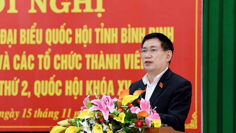 Bộ trưởng Hồ Đức Phớc phát biểu tại cuộc tiếp xúc cử tri.