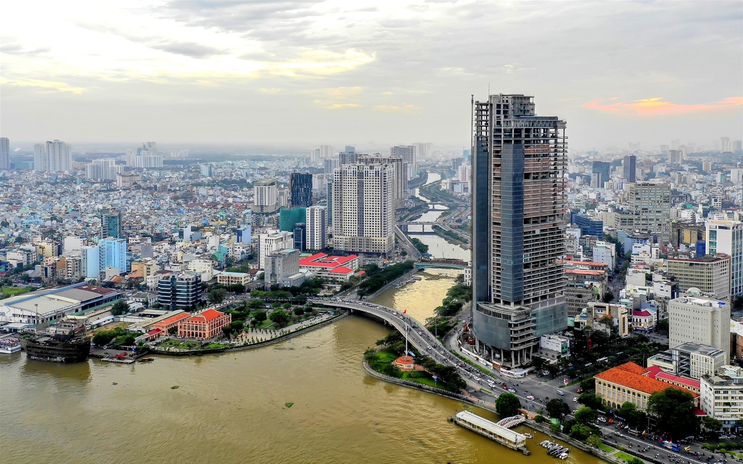Khuyến nghị ngành bất động sản đã được đẩy từ trung tính lên tích cực nhờ những tín hiệu khả quan của thị trường. Nguồn: internet