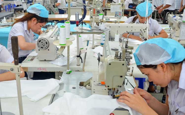 Việc Mỹ áp thuế 200 tỷ USD với hàng hóa nhập khẩu từ Trung Quốc giúp một số doanh nghiệp ngành dệt may nước ta có thêm cơ hội xuất khẩu hàng may mặc vào Mỹ. Nguồn: internet