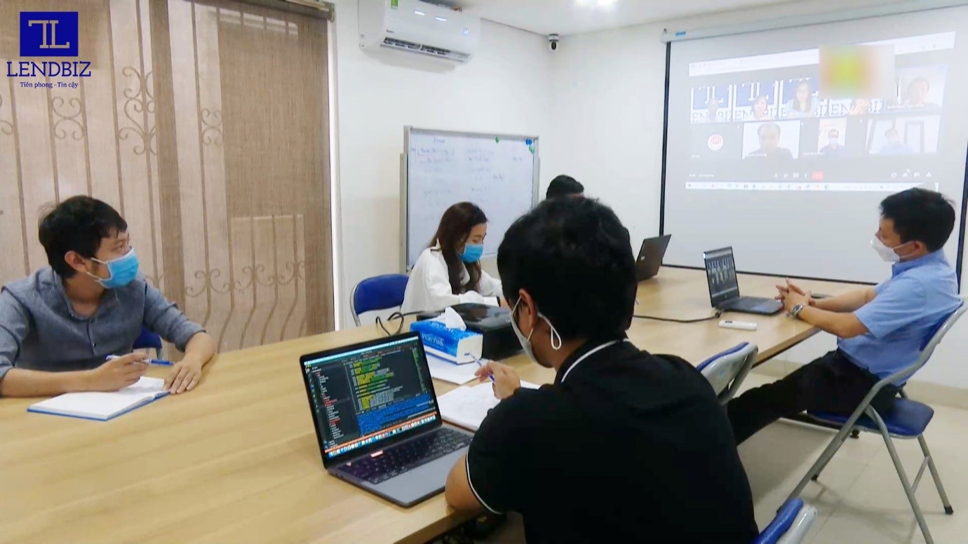 Nhân sự Lendbiz làm việc tích cực, đảm bảo yêu cầu phòng, chống dịch bệnh.