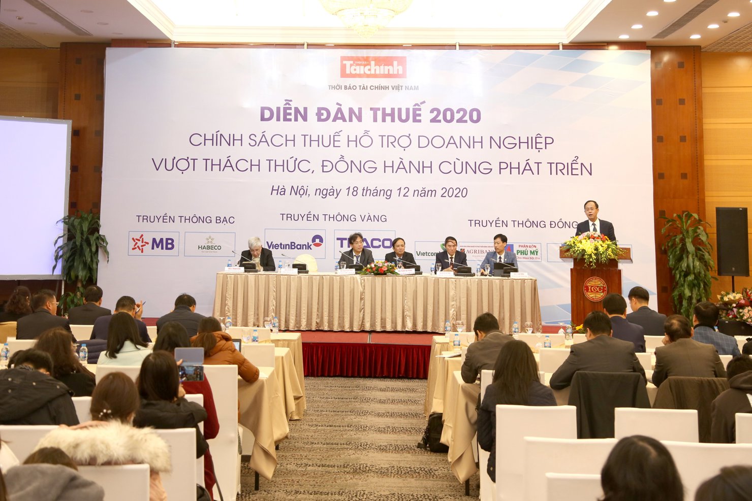 Toàn cảnh diễn đàn.