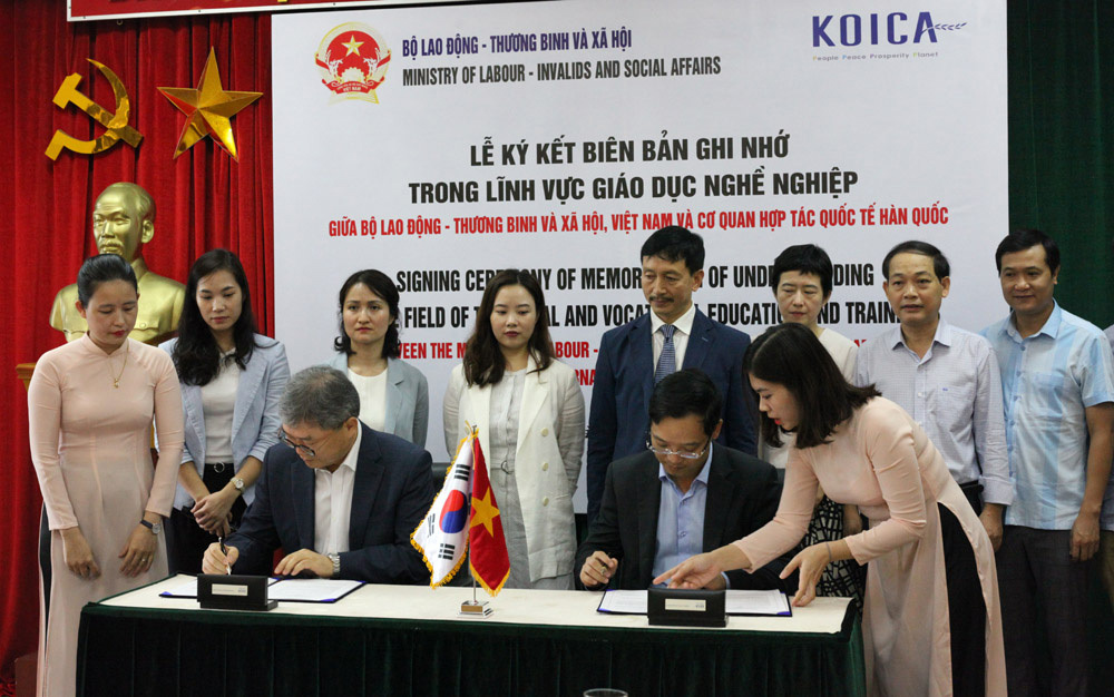 Ký kết biên bản ghi nhớ trong hợp tác với Hàn Quốc về giáo dục nghề nghiệp.