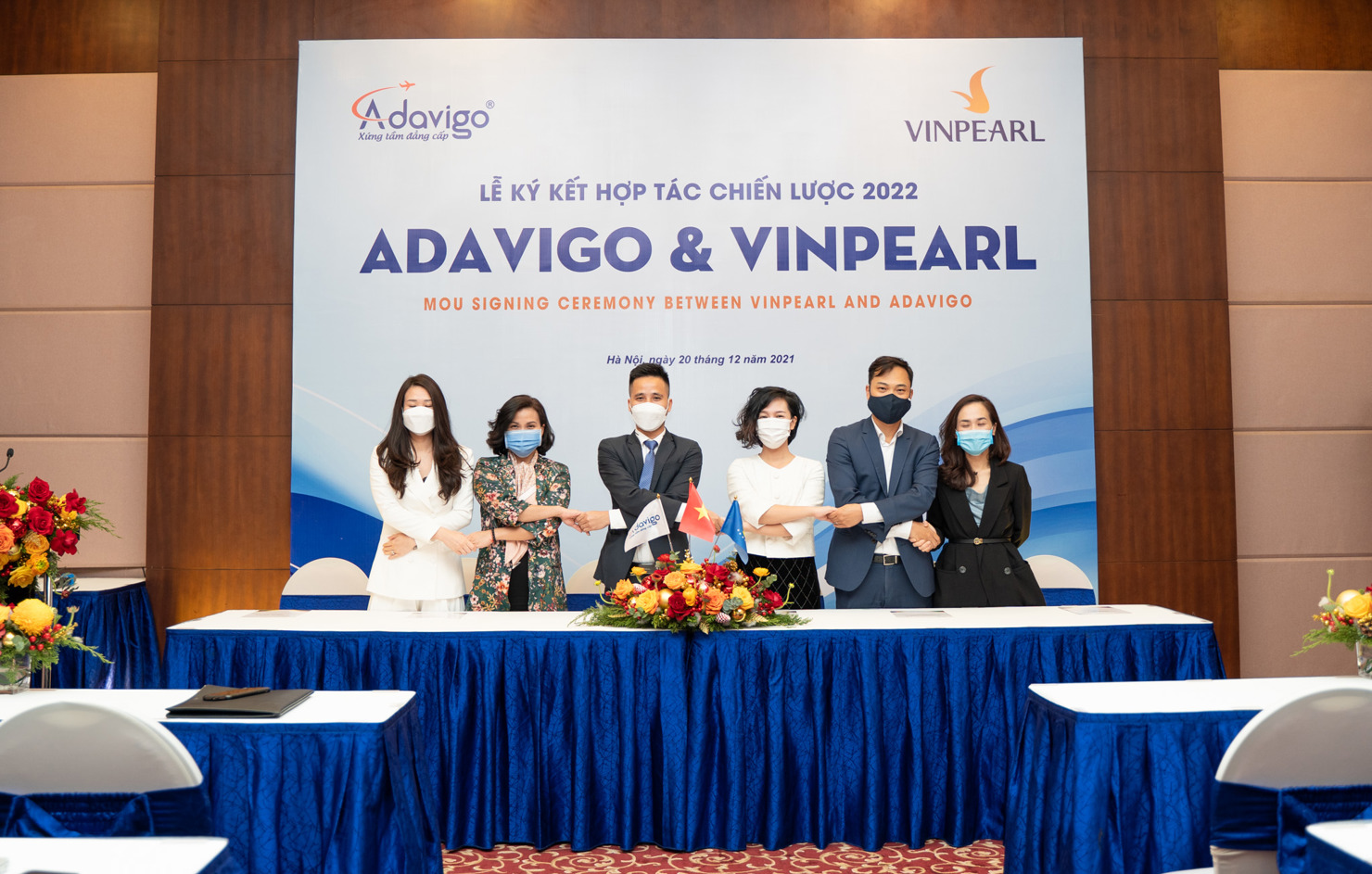 Đại diện Adavigo và Vinpearl tại lễ ký kết.