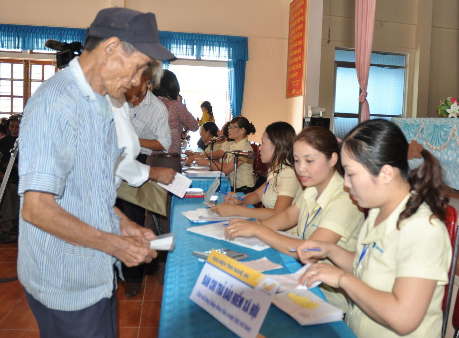 Người lao động khi nghỉ việc có đủ 20 năm đóng bảo hiểm xã hội trở lên thì được hưởng lương hưu. Nguồn: internet