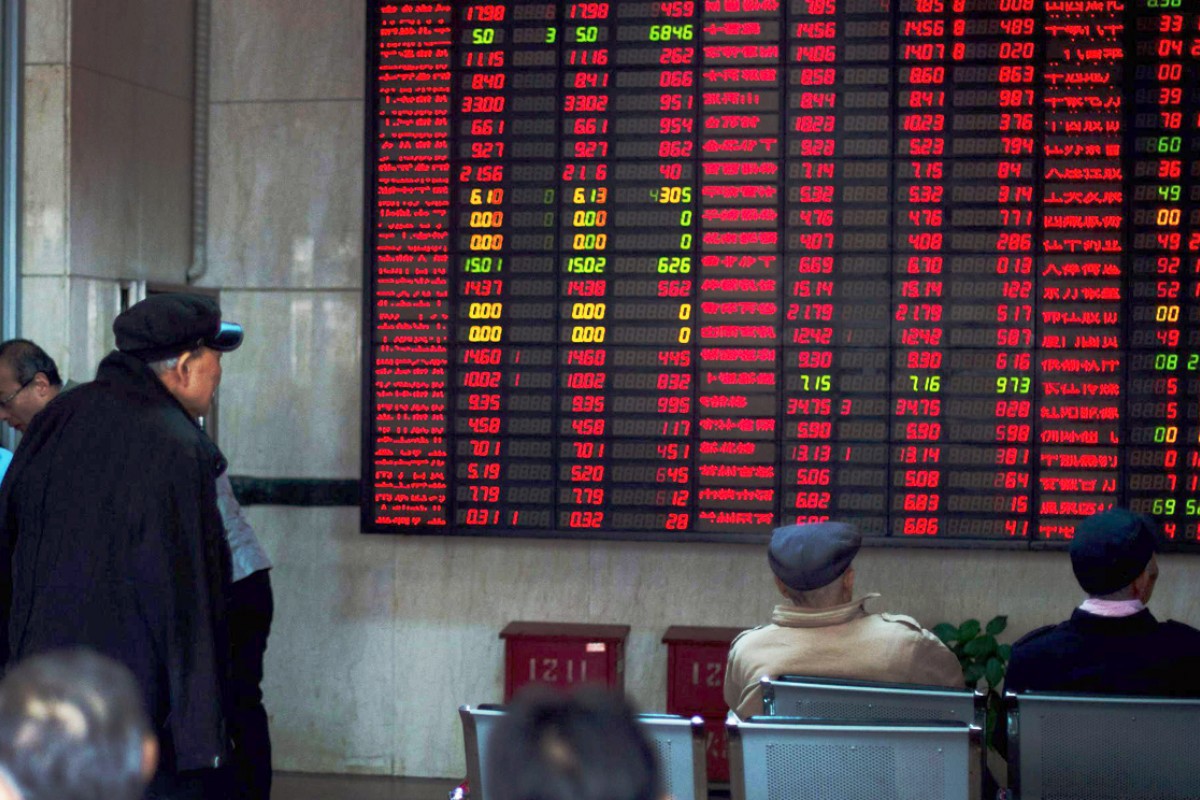 Chứng khoán Trung Quốc đại lục lên điểm ngay đầu phiên 27/12, với chỉ số Shanghai Composite tăng 0,85% và Shenzhen Composite nhích 0,554%. Ảnh: AFP