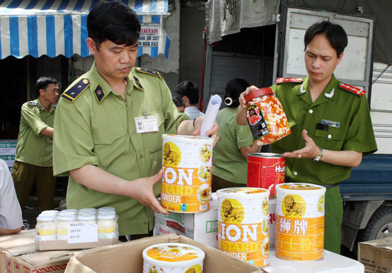 Càng về cuối năm, nhu cầu tiêu dùng tăng mạnh thì hoạt động vận chuyển, kinh doanh hàng nhập lậu càng diễn biến phức tạp. Nguồn: internet