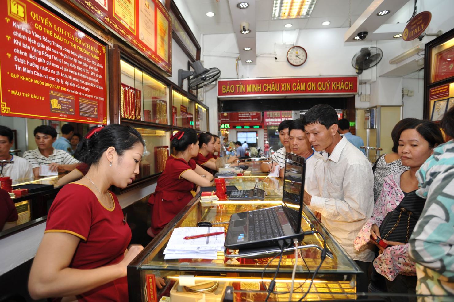Thị trường vàng biến động, chênh lệch lên gần 4 triệu đồng/lượng. Nguồn: internet