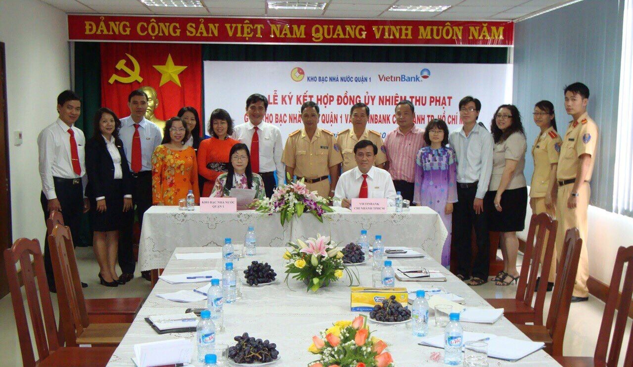 Kho bạc Nhà nước Quận 1 tích cực phối hợp với các ngân hàng thương mại trong hoạt động thu ngân sách.