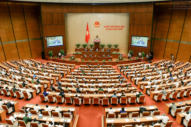 Phó Thủ tướng Nguyễn Xuân Phúc báo cáo trước Quốc hội. Nguồn: internet
