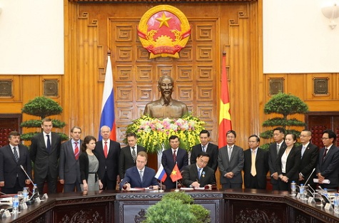Phó Thủ tướng Hoàng Trung Hải và Phó Thủ tướng Nga Igor Shuvalov ký kết Biên bản cuộc gặp, ghi nhận những kết quả đạt được và cam kết các bước triển khai thỏa thuận, thúc đẩy hợp tác trong thời gian tới.