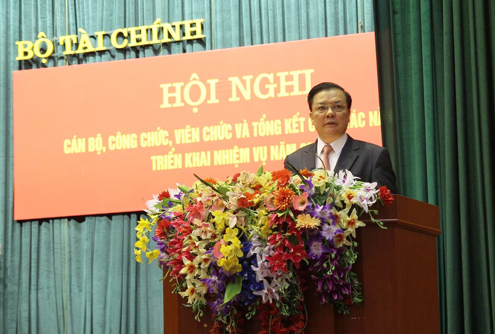 Bộ trưởng Bộ Tài chính Đinh Tiến Dũng phát biểu tại Hội nghị.