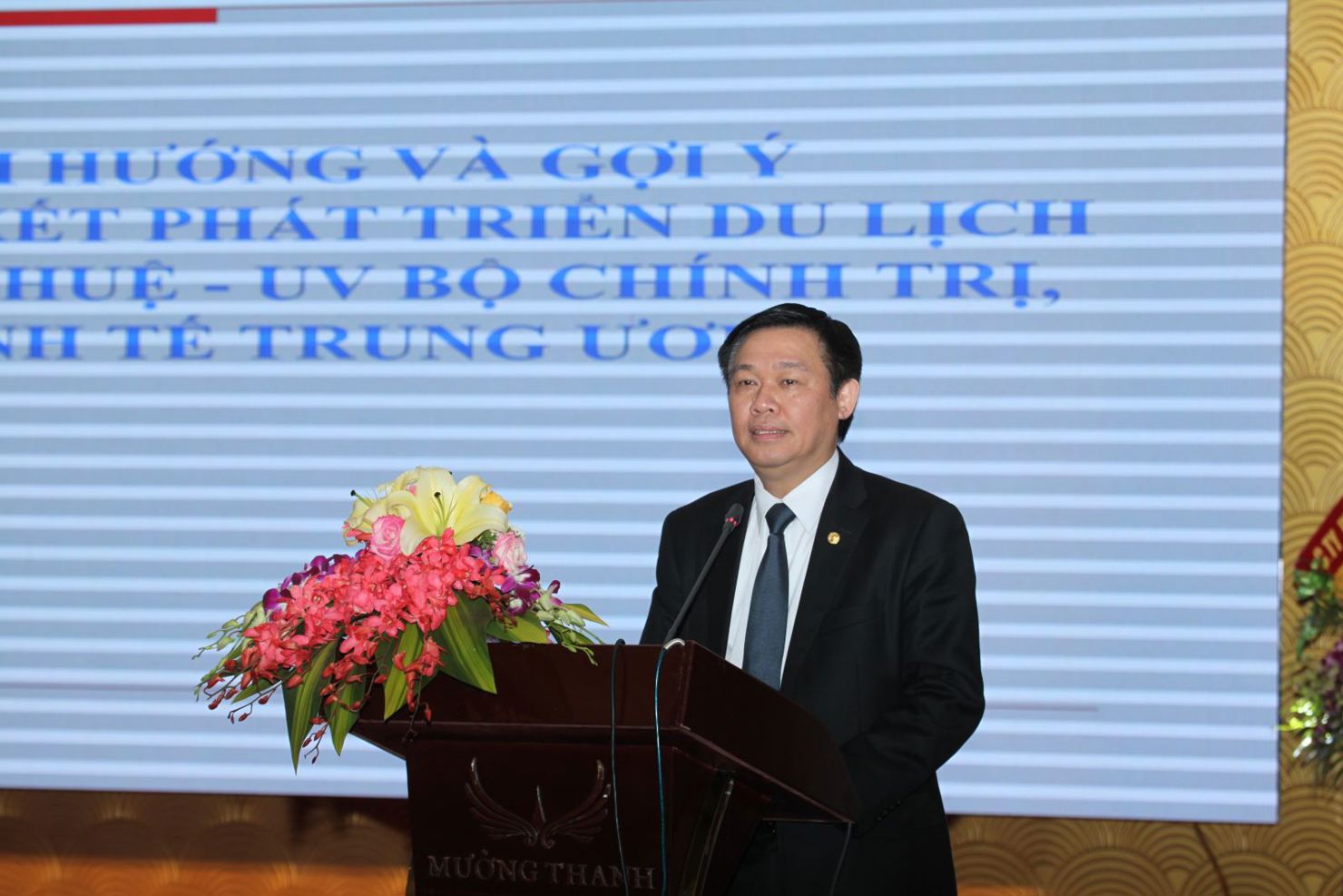 Trưởng Ban Kinh tế Trung ương Vương Đình Huệ phát biểu chỉ đạo.