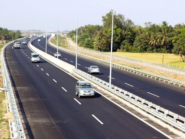 Các dự án, công trình giao thông tiếp tục nhận được nhiều vốn đầu tư.