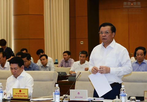 Bộ trưởng Bộ Tài chính phát biểu tại phiên họp.