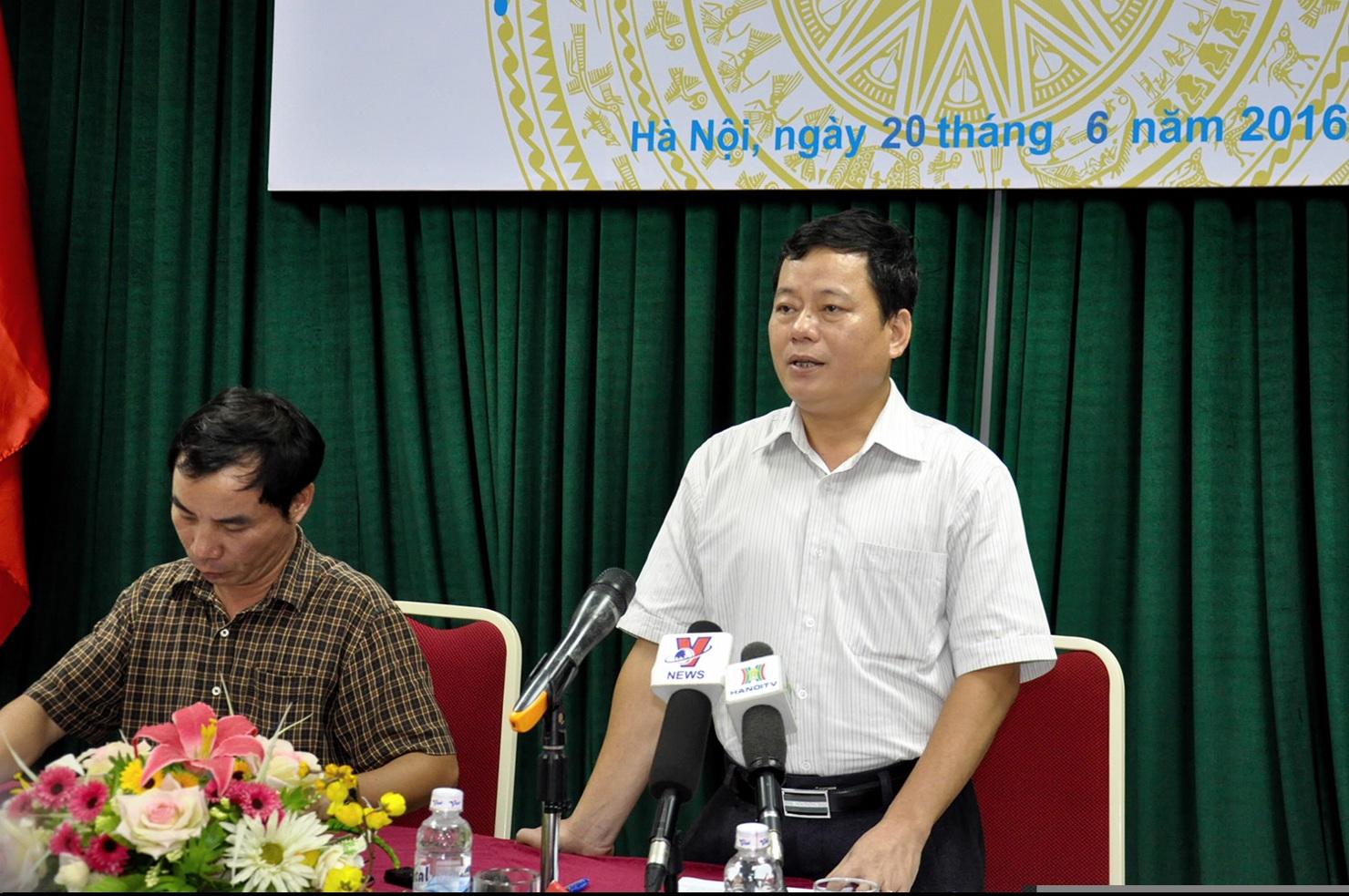 Ông Ngô Hữu Lợi - Vụ trưởng Vụ Pháp chế chủ trì buổi họp báo.
