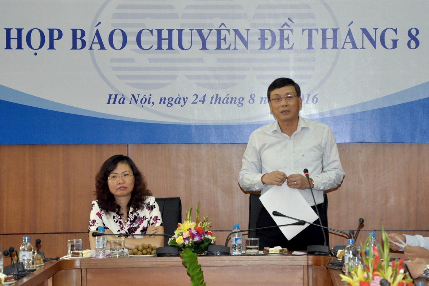 Chủ tịch ủy ban Chứng khoán Nhà nước Vũ Bằng báo cáo thị trường chứng khoán 8 tháng đầu năm 2016.