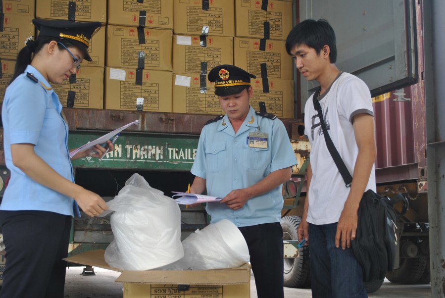 Việt Nam là một quốc gia có lượng giao dịch tiền mặt lớn.