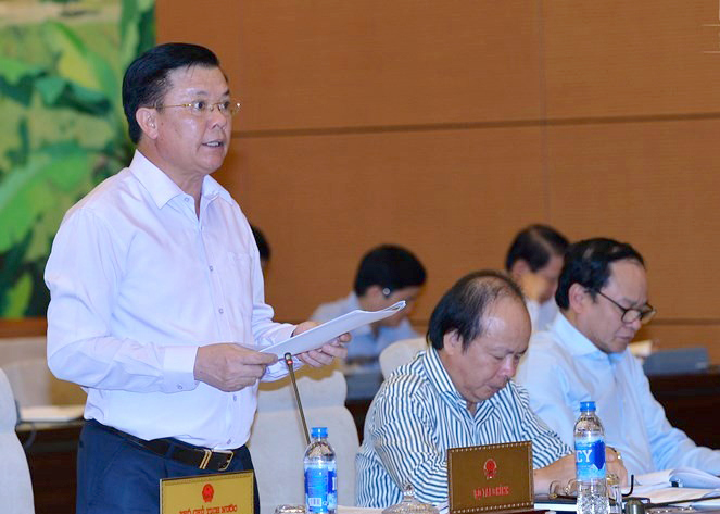 Bộ trưởng Bộ Tài chính Đinh Tiến Dũng tại phiên họp cho ý kiến vào Dự thảo Nghị quyết của Ủy ban Thường Vụ Quốc hội về việc ban hành nguyên tắc, tiêu chí và định mức phân bổ chi thường xuyên Ngân sách Nhà nước năm 2017 Ủy ban Thường vụ Quốc hội.
