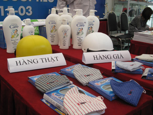 Hàng giả, hàng nhái xuất hiện mọi lúc, mọi nơi. Nguồn: internet