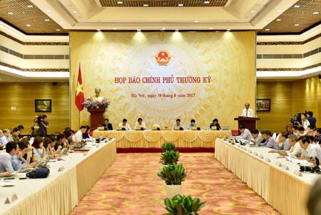 Toàn cảnh buổi họp báo thường kỳ Chính phủ tháng 8/2017. Ảnh: VGP