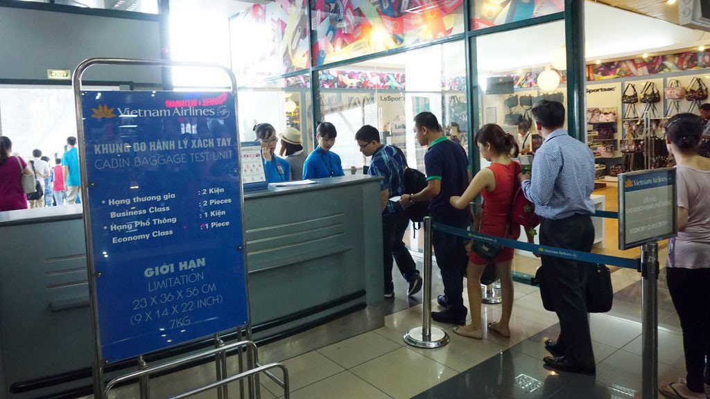 Đại diện Cục hàng không khẳng định, thẻ Đảng viên, thẻ Nhà báo, Giấy phép lái xe... vẫn được dùng để làm thủ tục hàng không. Nguồn: internet