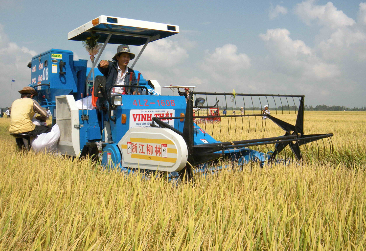 Ứng dụng hiệu quả trang thiết bị, khoa học và công nghệ vào sản xuất là vấn đề hết sức cấp thiết để hiện đại hóa ngành nông nghiệp. Nguồn: internet
