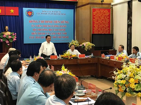 Bộ trưởng Đinh Tiến Dũng phát biểu chỉ đạo tại buổi làm việc. Ảnh: Thu Hòa