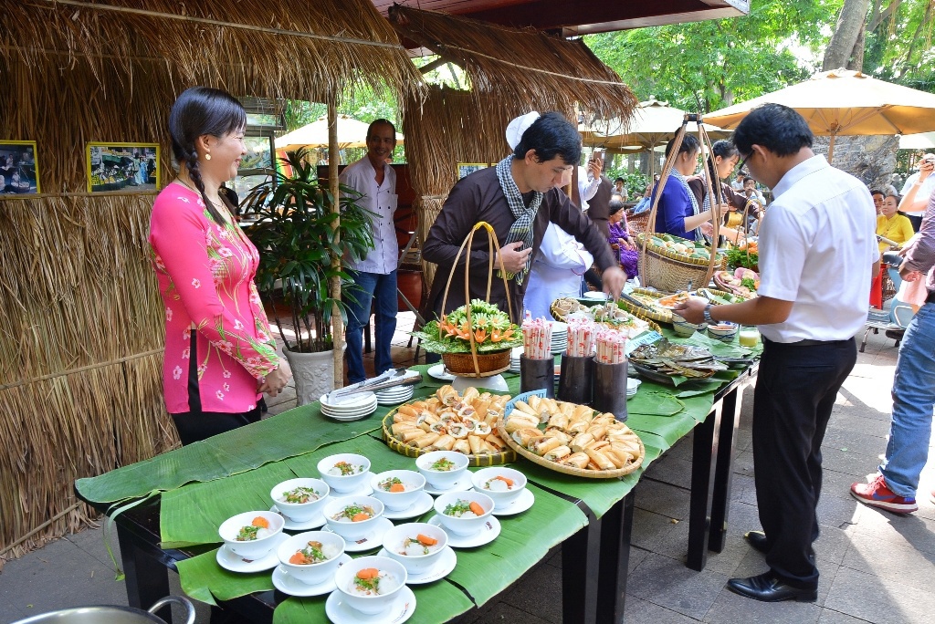  Chợ truyền thống cũng thay da đổi thịt và phong phú theo hướng tiến chung của nền kinh tế xã hội đất nước.. Nguồn: internet