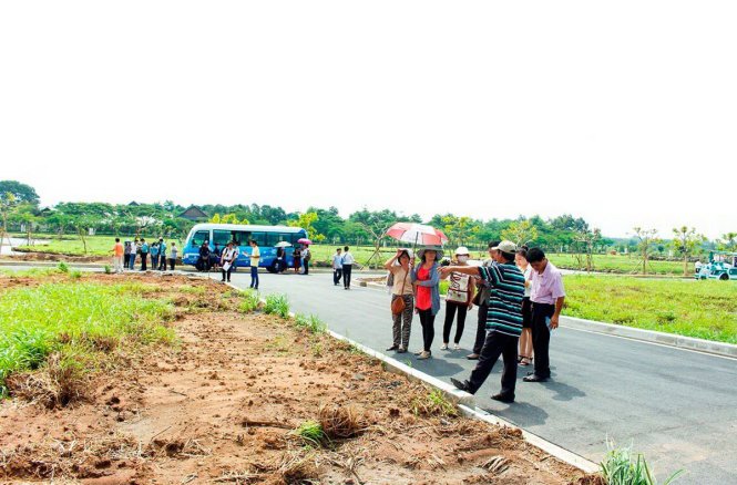 Cơn sốt đất nền đang diễn ra tại nhiều khu vực trên cả nước làm dấy lên lo ngại lặp lại kịch bản đổ vỡ 10 năm trước. Nguồn: internet