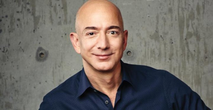 Jeff Bezos vẫn đang giữ vị trí người giàu nhất thế giới với khối tài sản 141,9 tỷ USD. Nguồn: internet