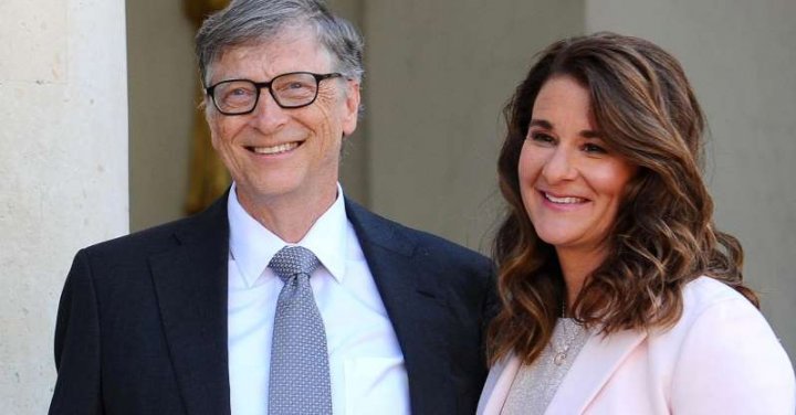 Tỷ phú từ thiện Bill Gates và vợ là Melinda Gates sẽ trả 76 triệu USD nợ công của Nigeria. Ảnh:CNBC