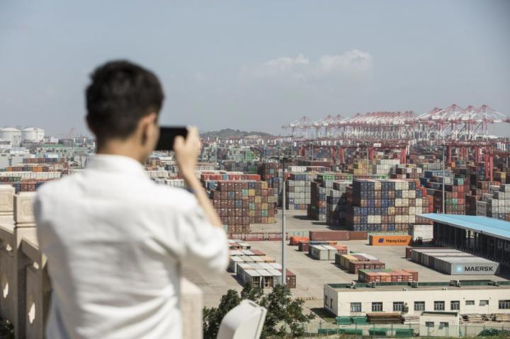 Cảng nước sâu Yangshan ở Thượng Hải, Trung Quốc. Ảnh: Bloomberg