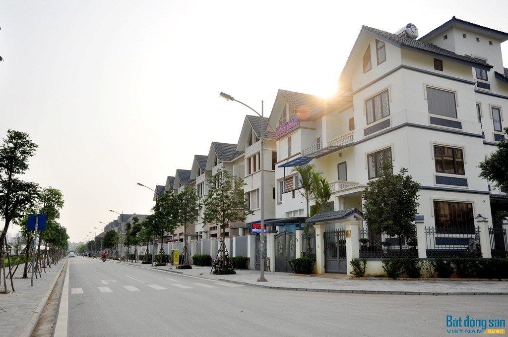   Hiện tại các "ông lớn" đầu tư dự án tại khu vực phía Tây phải kể đến những tên tuổi lớn như VinGroup, Nam Cường,... Nguồn: internet