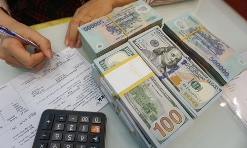 Tỷ giá USD/VND trong ngân hàng và thị trường tự do tăng khoảng 2-3% so với đầu năm. Ảnh: Anh Tú.