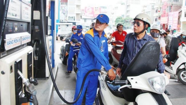 Liên Bộ Công Thương - Tài chính quyết định giữ ổn định giá các mặt hàng xăng, tăng nhẹ giá dầu. Nguồn: internet