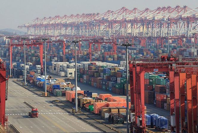 Những container hàng hóa tại một bến cảng ở Thượng Hải, Trung Quốc. Nguồn: Reuters/Sputnik