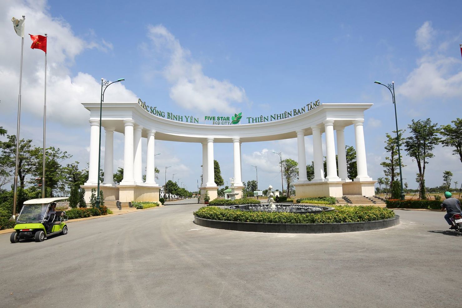 Cổng vào Khu Đô Thị Sinh Thái Năm Sao (Five Star Eco City). Nguồn: internet